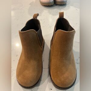 Suede material boots